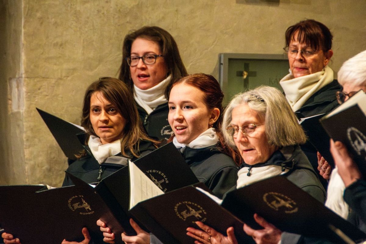 20241201_01_Adventi-minikoncert_SopronAdvent_02