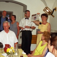 20010627_Vendeglatas_svedek_07
